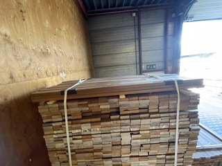 Ca. 600x Ipé planken geschaafd Country Grade, 21x70mm, lengte 576/65cm